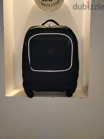 (not negotiable) Kiplingnew Zea wheeled luggage for half the price