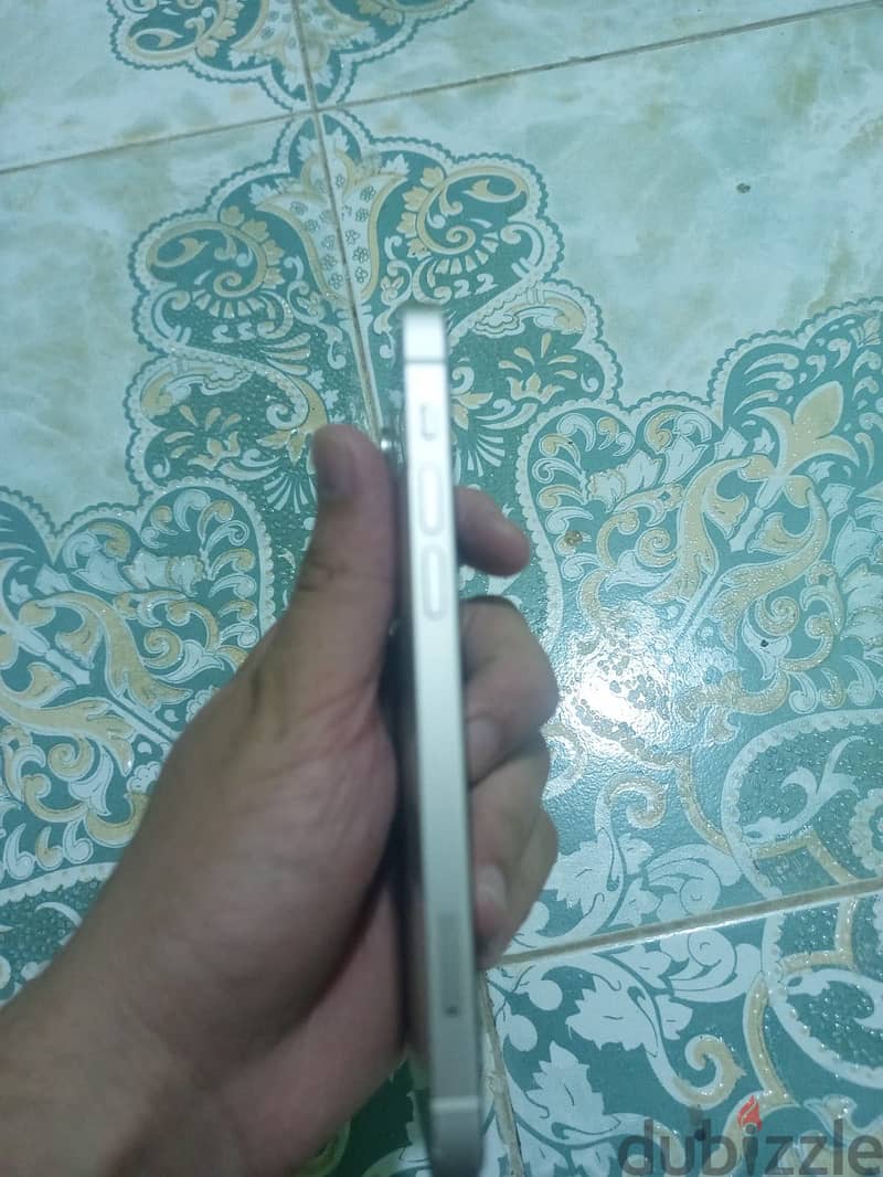 iPhone 12 64GB White – Excellent Condition – 68 OMR 4