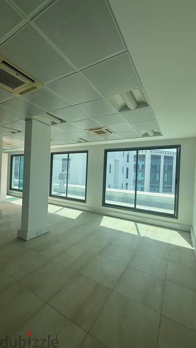 مكتب للايجار 66 م في شاطئ القرم مساحه مفتوحه/Office for rent, 66 sq meters, in Qurm Beach,open