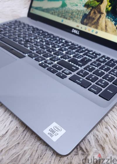 Dell 5510 i7-10th 15.6 FHD borderless Display 4gb intel Uhd Graphics