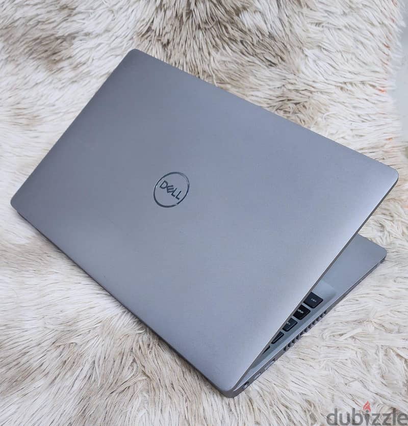 Dell 5510 i7-10th 15.6 FHD borderless Display 4gb intel Uhd Graphics 1