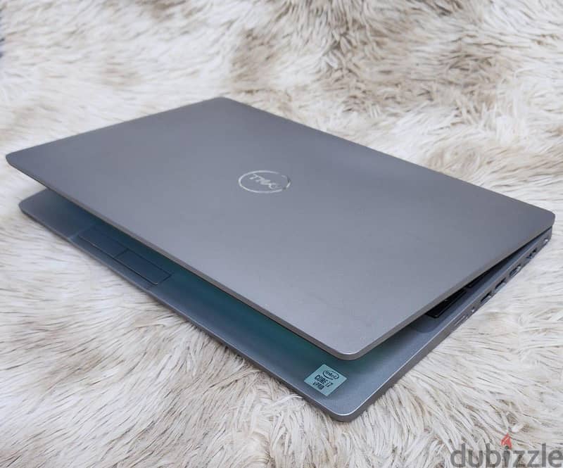Dell 5510 i7-10th 15.6 FHD borderless Display 4gb intel Uhd Graphics 3