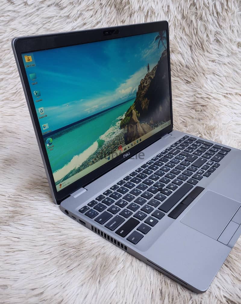 Dell 5510 i7-10th 15.6 FHD borderless Display 4gb intel Uhd Graphics 4