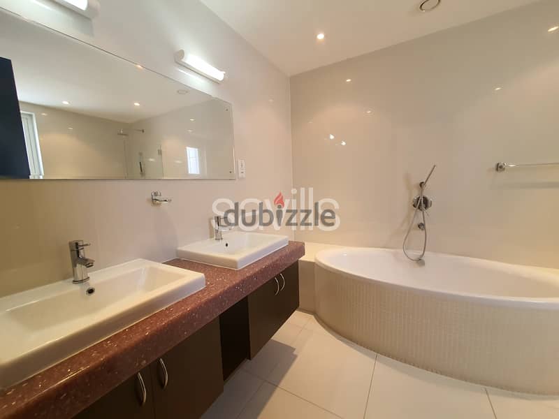 RTWV8261, Spacious five-bedroom villa in Phase One, Al Mouj, Muscat 8
