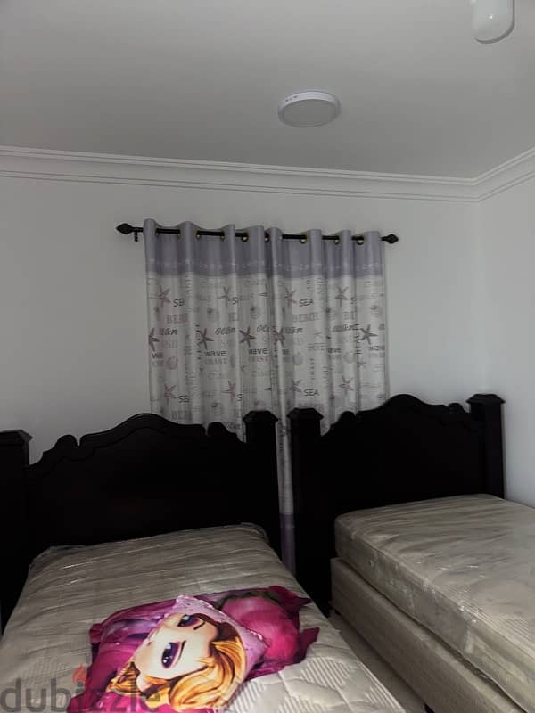 2 pieces curtains 1