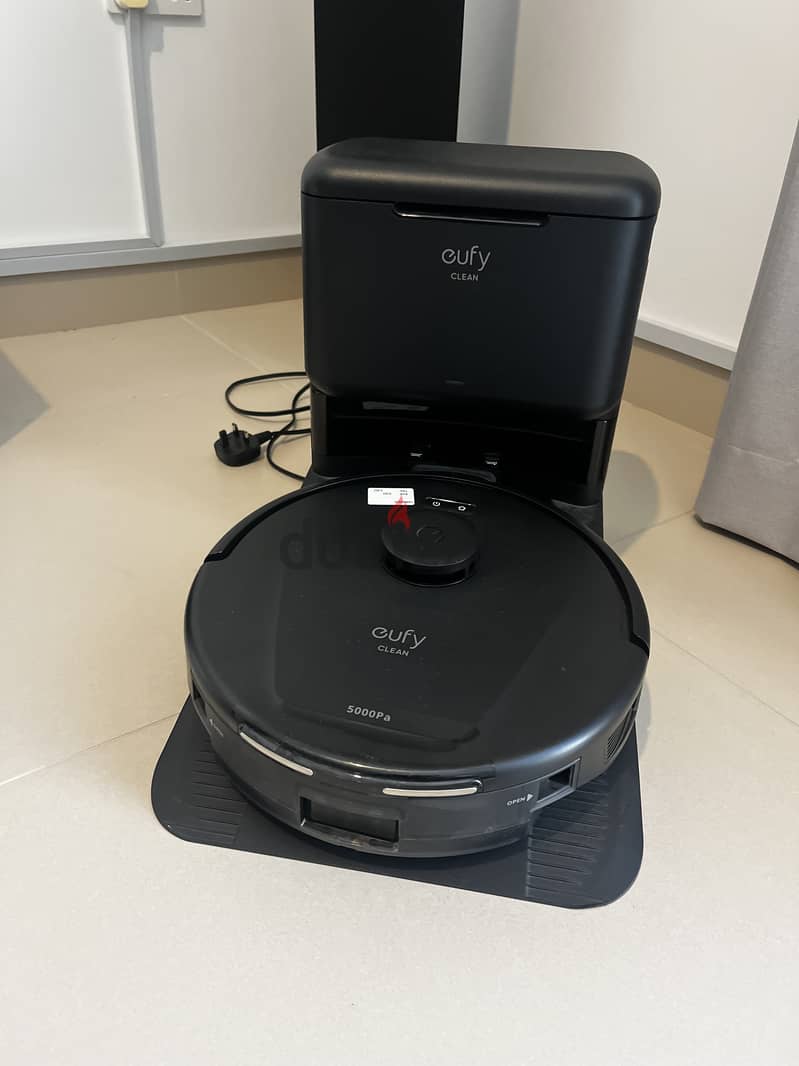 Eufy Robot Vacuum cleaner with auto docking station. strong 5000Pa 1