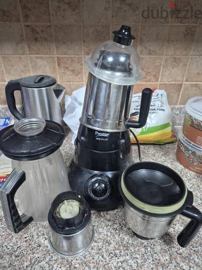 Mixer Prestige 700 watts less used urgent sale