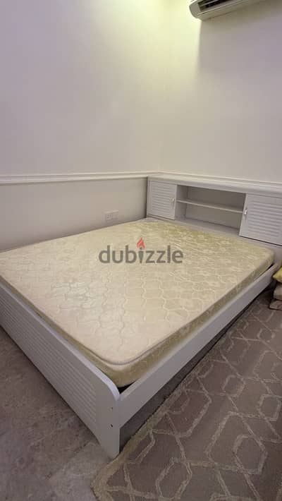 Bed سرير