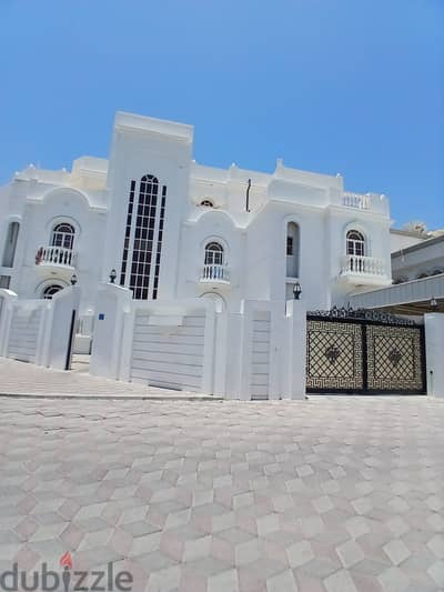 APARTMENT PENTHOYSE FOR REN IN QURUM - شقة للاجار في القرم
