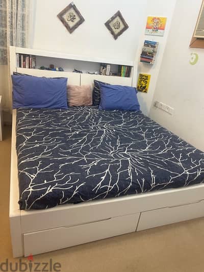A bedroom set