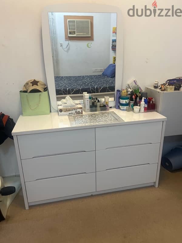 A bedroom set 4