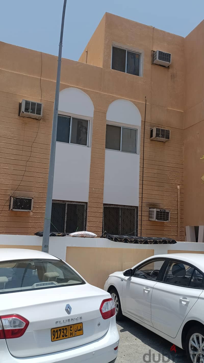 Ruwi near sultan qaboos mosque need two person for bed space 1