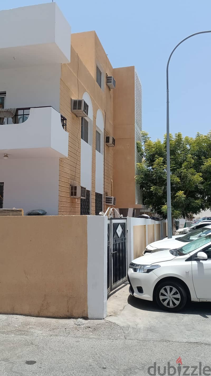 Ruwi near sultan qaboos mosque need two person for bed space 2