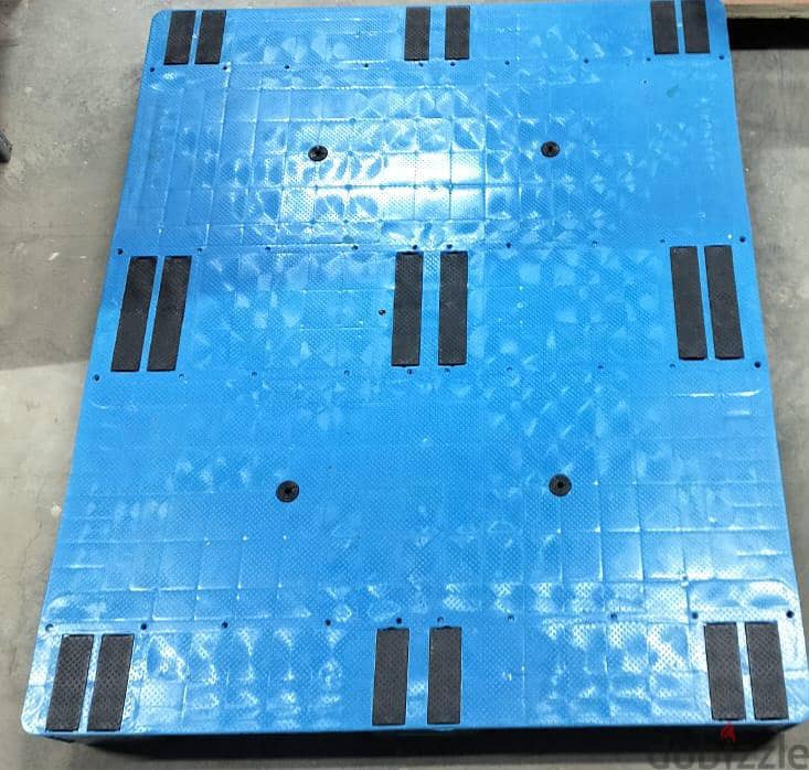 Heavy-Duty Plastic Pallets for Sale – Blue – Excellent Condition 1