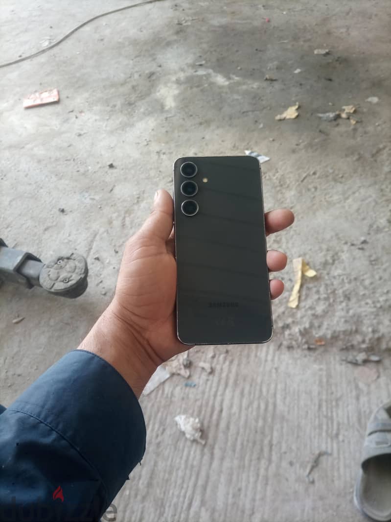 Samsung S24 8
