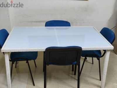 modern dining set from the renowned Ottimo travel reasons