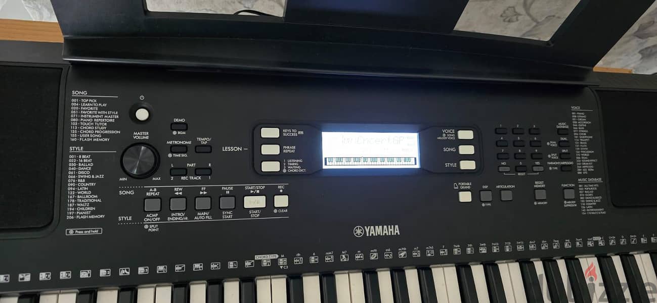 YAMAHA - PSR-E373 1