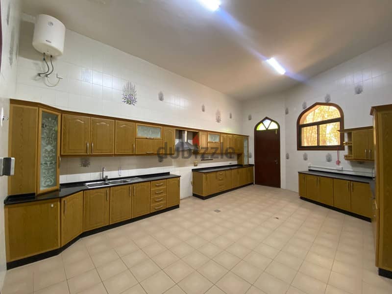 Villa 6BHK villa for rent in madinat Illam 6