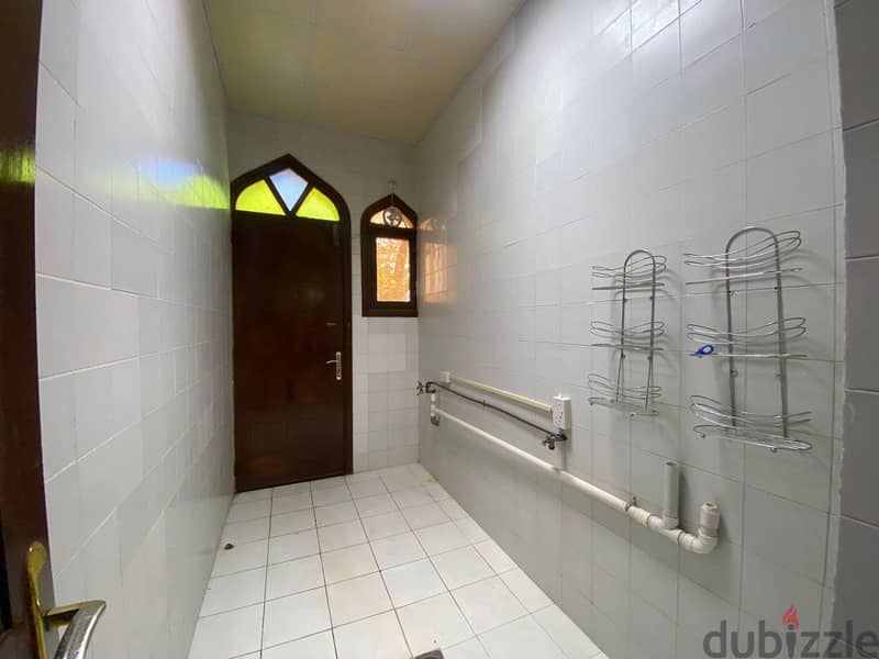 Villa 6BHK villa for rent in madinat Illam 8