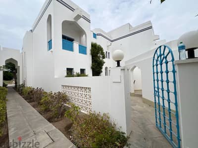 4BHK Sea View Villa in Shatti Al Qurum | فيلا 4 غرف للإيجار في شاطئ القرم