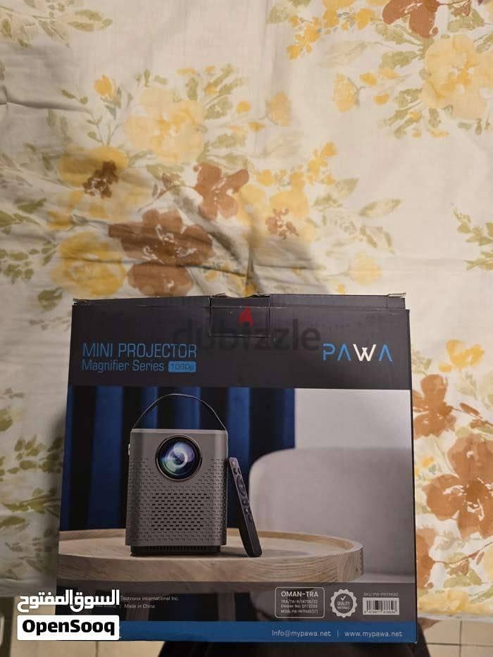 Projecter with Xiaomi box s and the projector stand 1