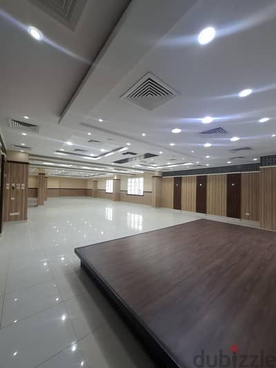 معرض بالغبرة للإيجار ٢٢٠ متر يصلح مكتب و يمكن تقسيمه قريب جميع الخدما