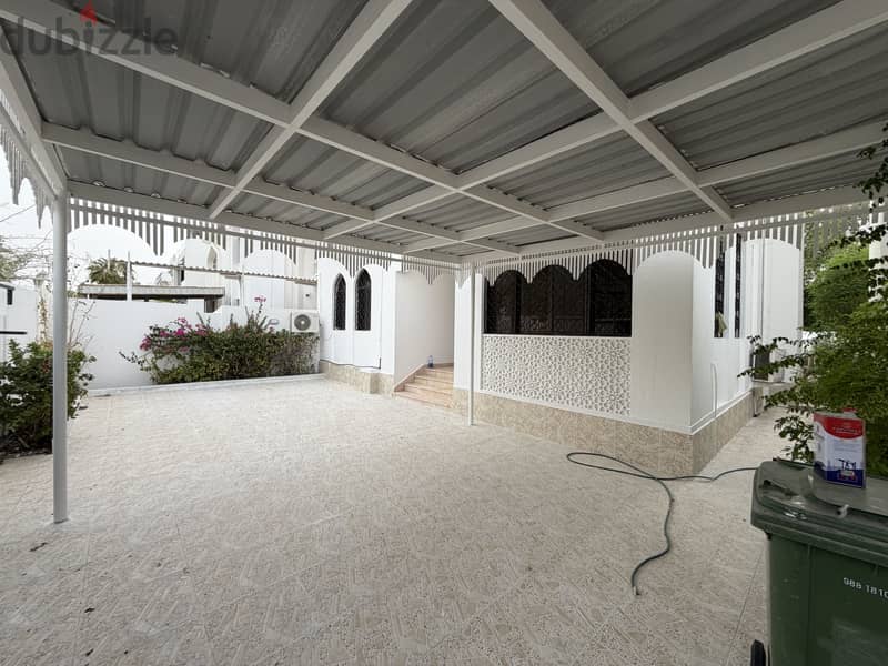 Villa Standalone 6BHK for rent in Sarouj Qurum 4