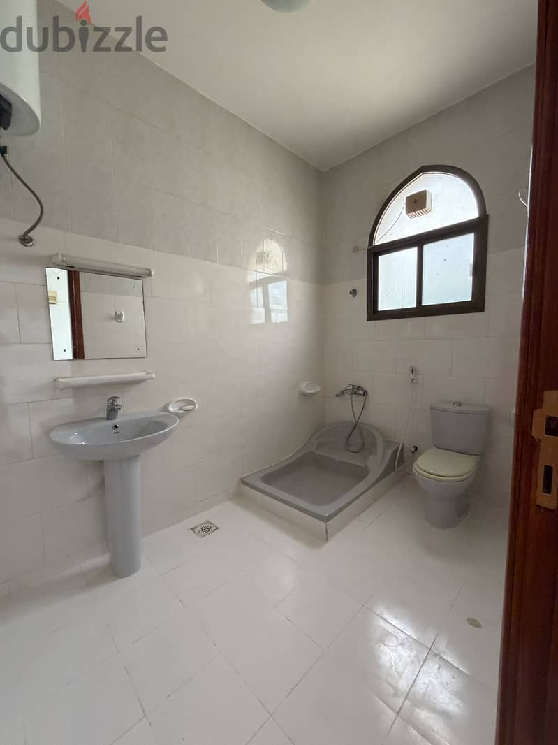 Villa Standalone 6BHK for rent in Sarouj Qurum 6