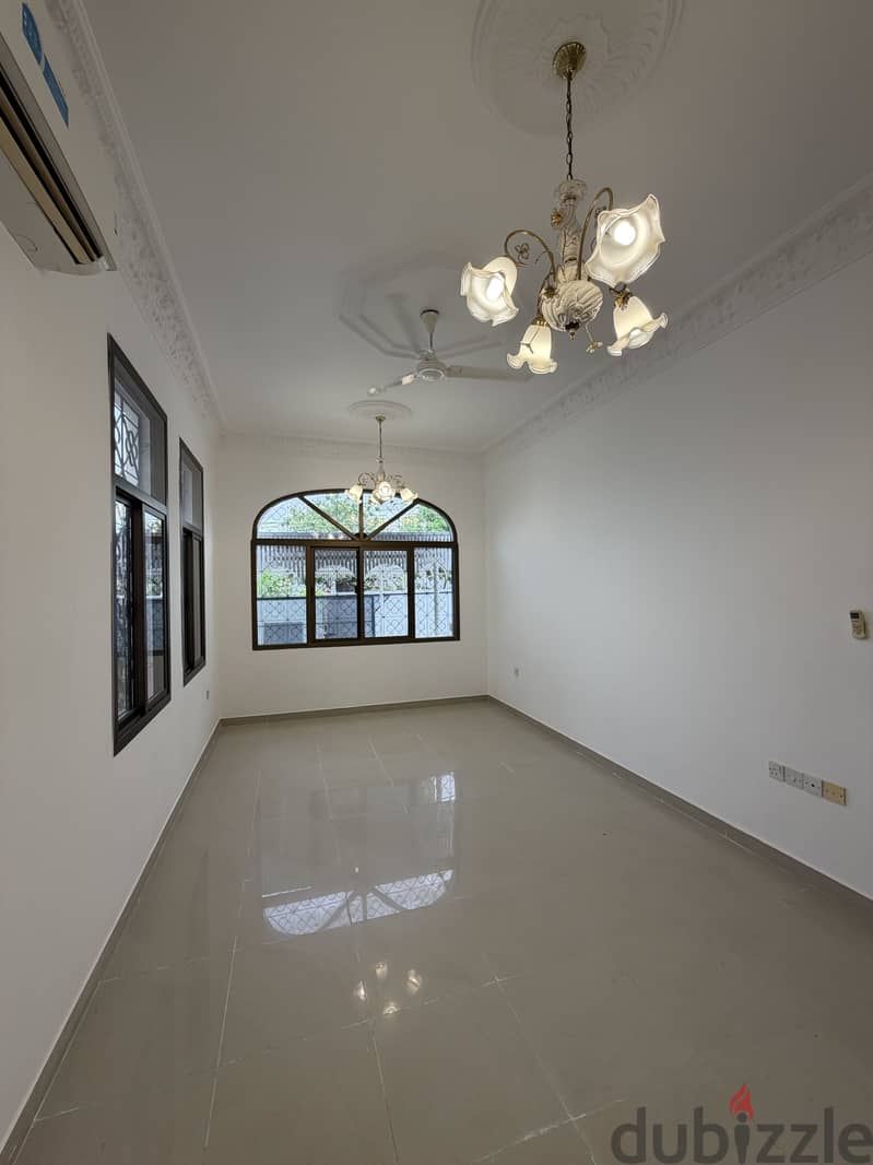 Villa Standalone 6BHK for rent in Sarouj Qurum 8