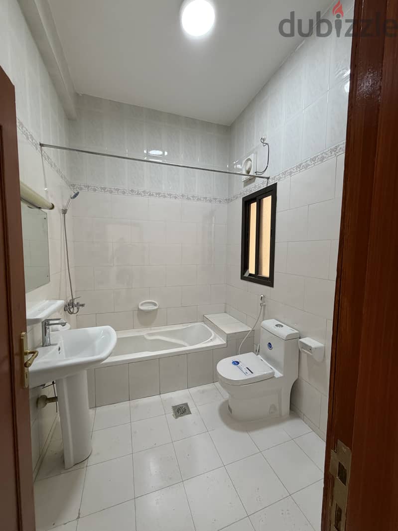 Villa Standalone 6BHK for rent in Sarouj Qurum 10