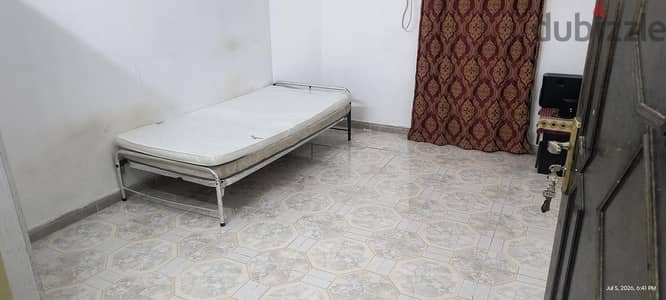 SINGLE SHARING ROOM WITH SHARING BATH & KITCHEN
