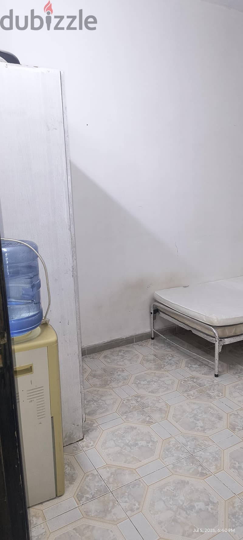 SINGLE SHARING ROOM WITH SHARING BATH & KITCHEN 1