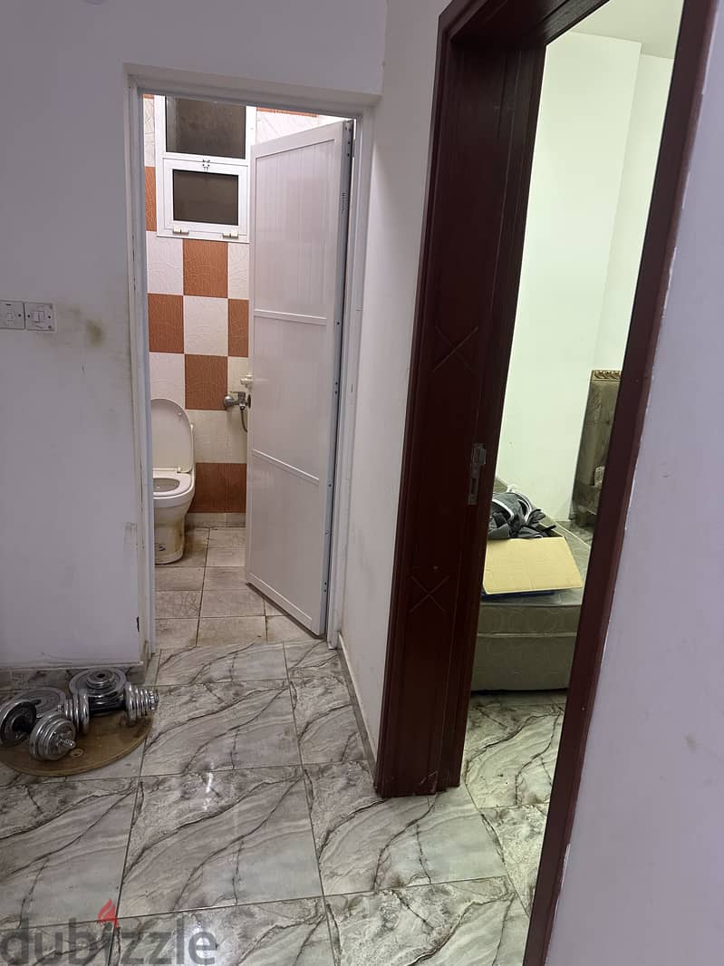 Room for rent one person غرفة للإيجار شخص واحد شامل كل شئ 5