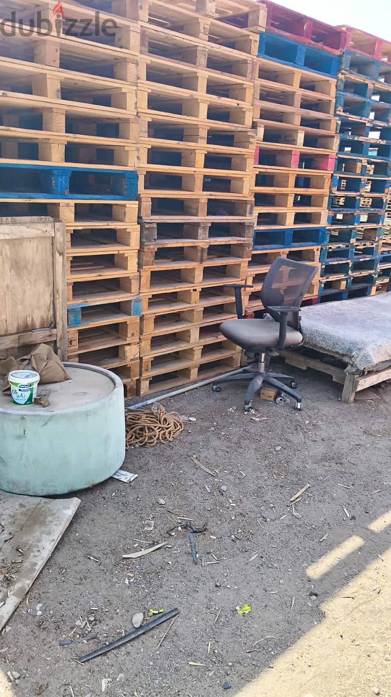 wood and plastic pallet available 4