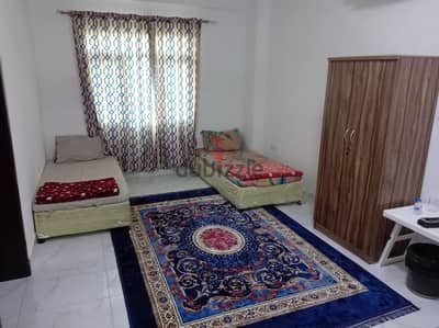For daily, monthly, and weekly rent: beds in shared rooms.