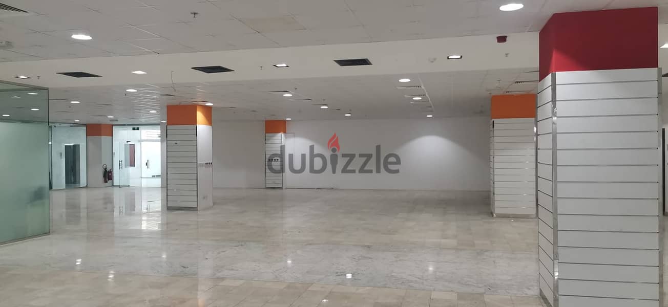 Showroom for rent in MIC building - 1