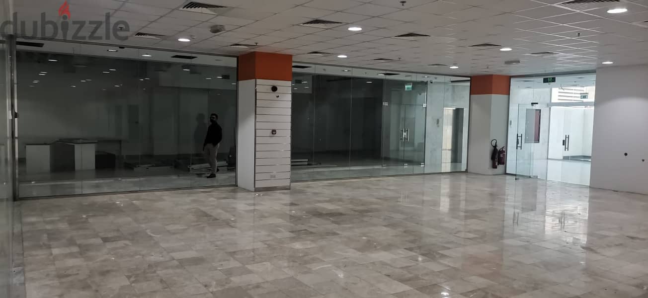 Showroom for rent in MIC building - 3