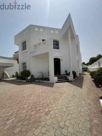 فيلا راقيه للايجار في الصاروج / Villa 6BHK For Rent In Sarooj