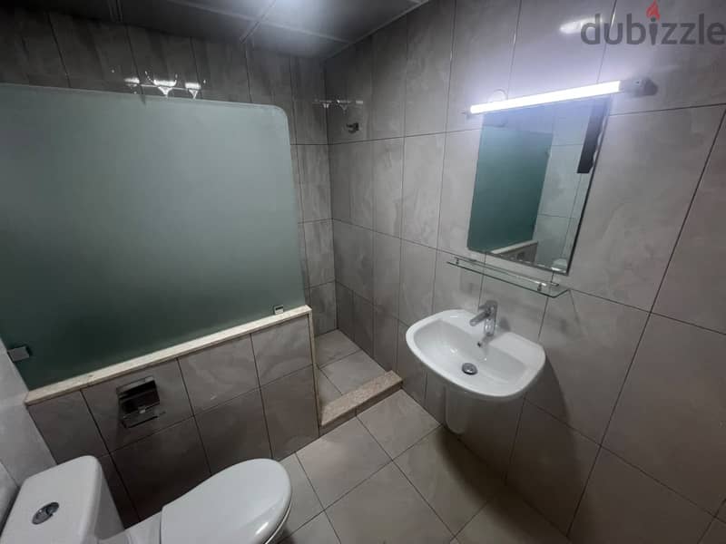 شقة غرفتين وصالة (2BHK) للإيجار في روي – 300 ريال عمانيUMA23A 5