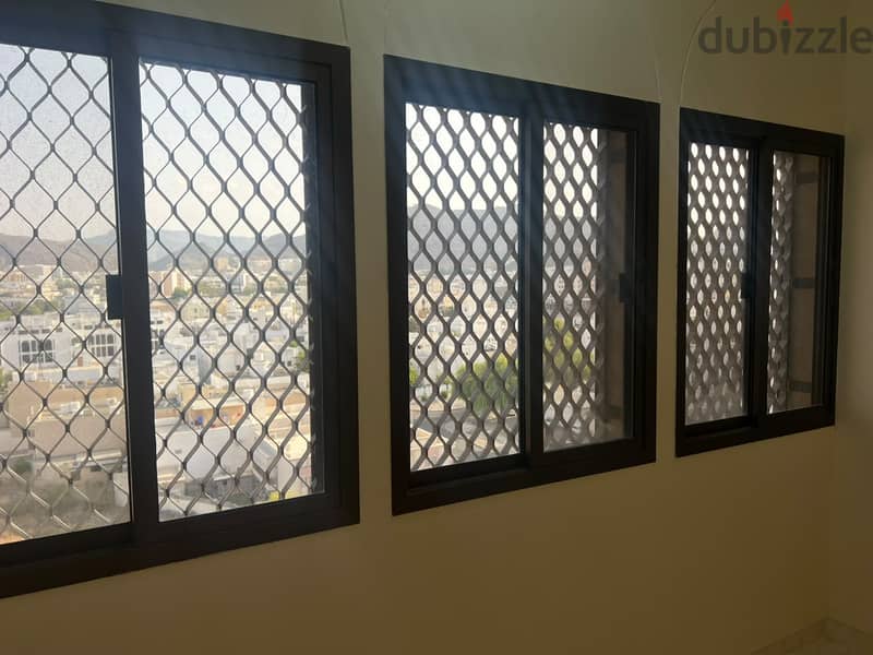 شقة غرفتين وصالة (2BHK) للإيجار في روي – 300 ريال عمانيUMA23A 6