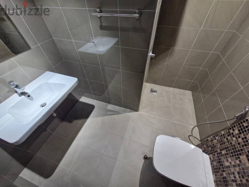 2 BR Elegant Apartment in Azaiba – Rooftop Pool Access 10