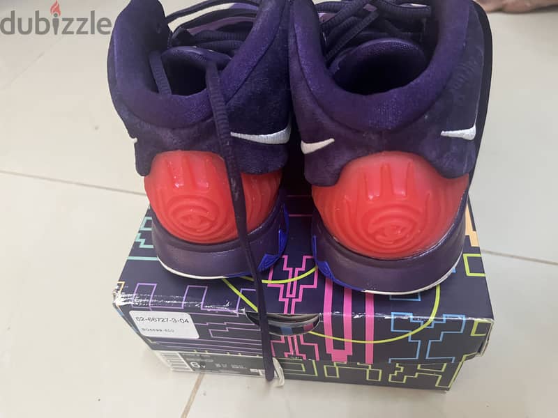 Nike Kyrie 6 Girls/Kids size basketball shoes 4