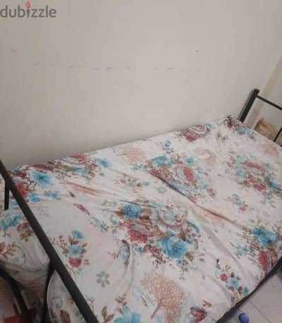 bed for one person سرير حديدي لشخص واحد