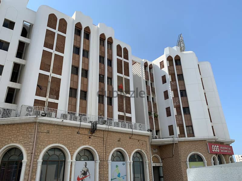 3 BR Spacious Apartment in Al Khuwair – Service Road 1