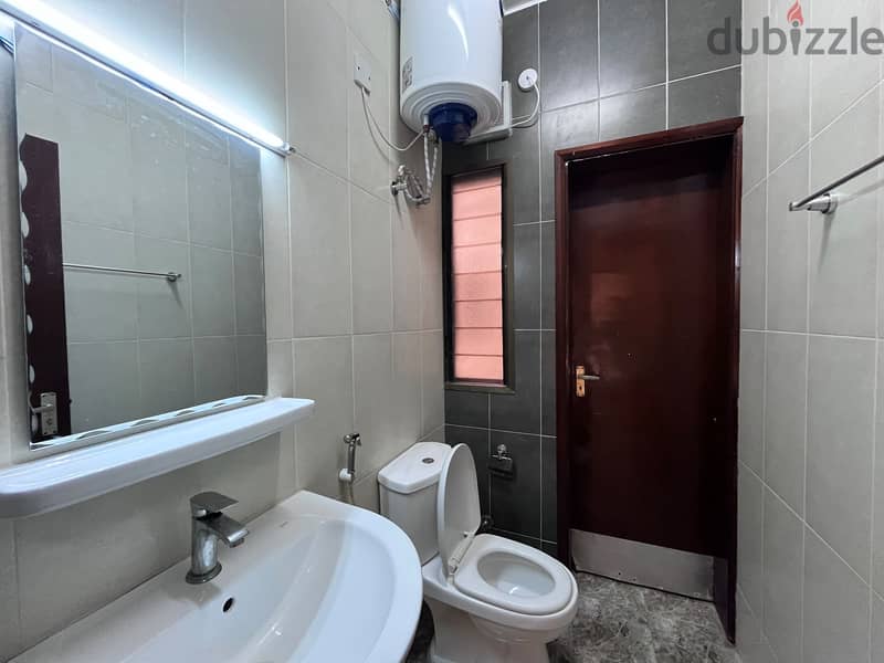 3 BR Spacious Apartment in Al Khuwair – Service Road 4