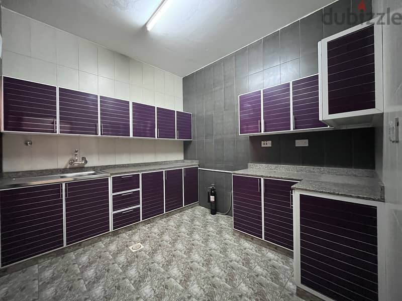 3 BR Spacious Apartment in Al Khuwair – Service Road 5