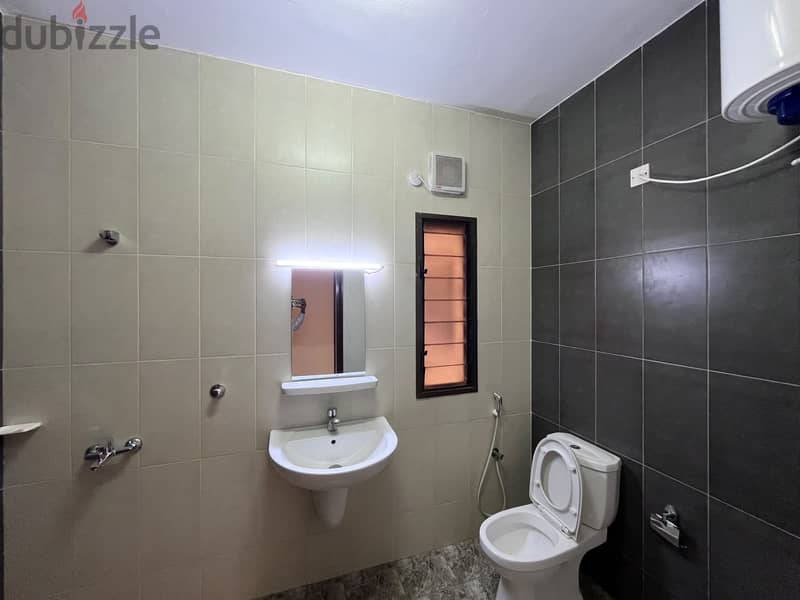 3 BR Spacious Apartment in Al Khuwair – Service Road 6