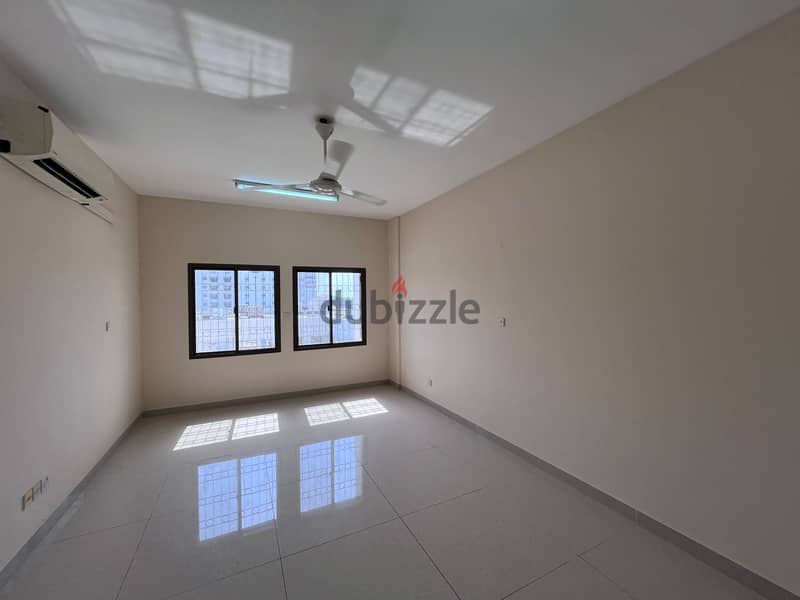 3 BR Spacious Apartment in Al Khuwair – Service Road 7