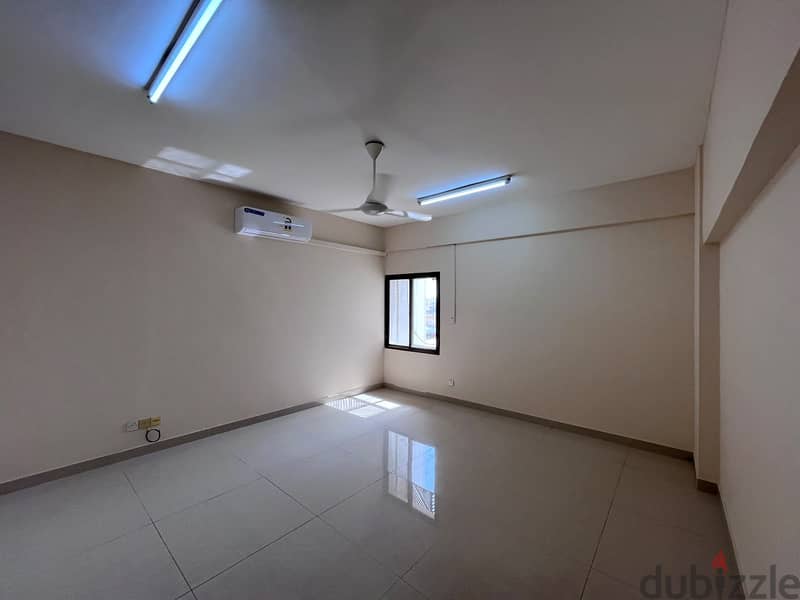 3 BR Spacious Apartment in Al Khuwair – Service Road 8