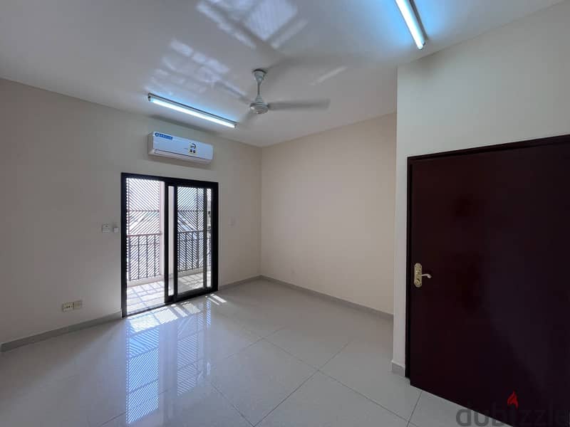 3 BR Spacious Apartment in Al Khuwair – Service Road 9